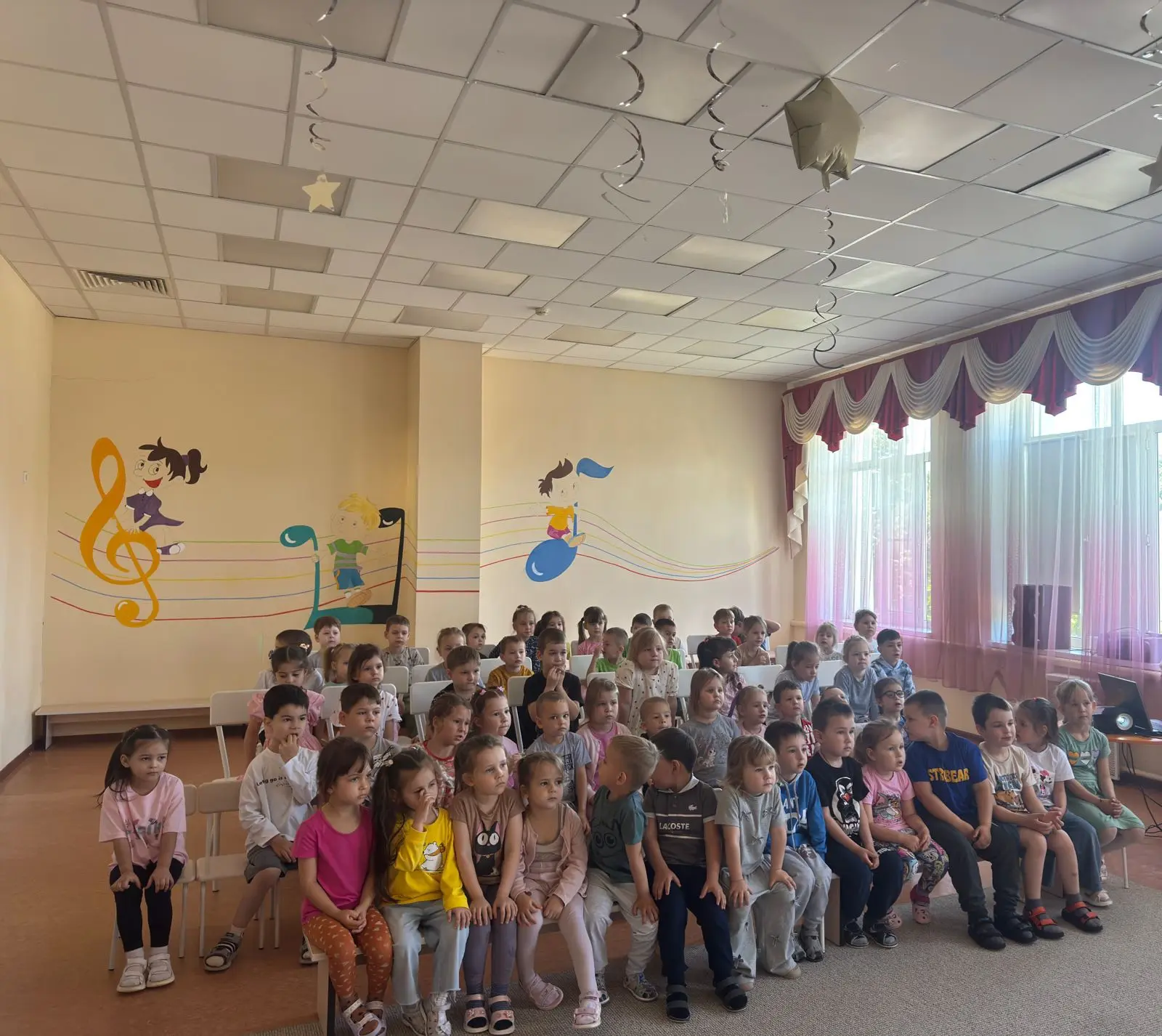 В свободное время наши воспитатели устроили для ребят настоящее волшебство — показали сказку «Золота