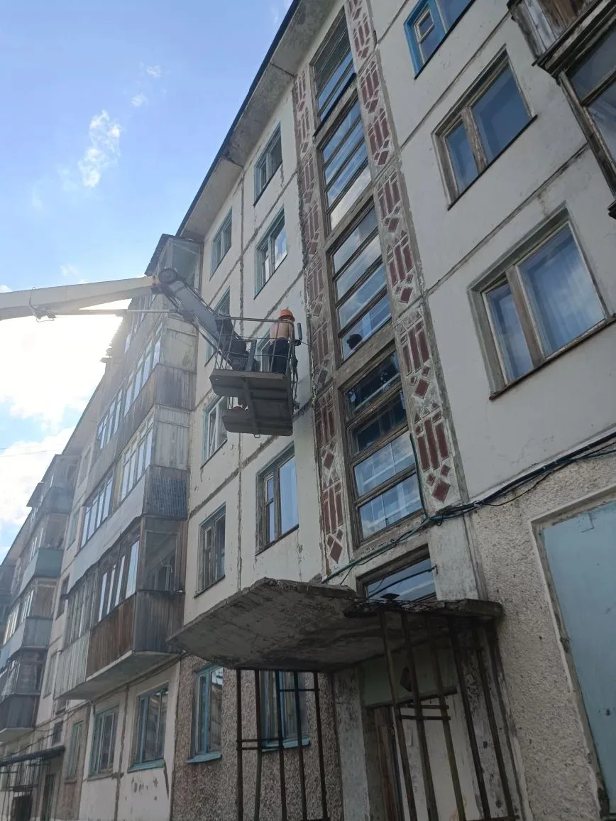 Сотрудниками ООО"ВТД" на 19.07.2026г. выполнялись следующие виды работ :
1. Ремонт межпанельных швов