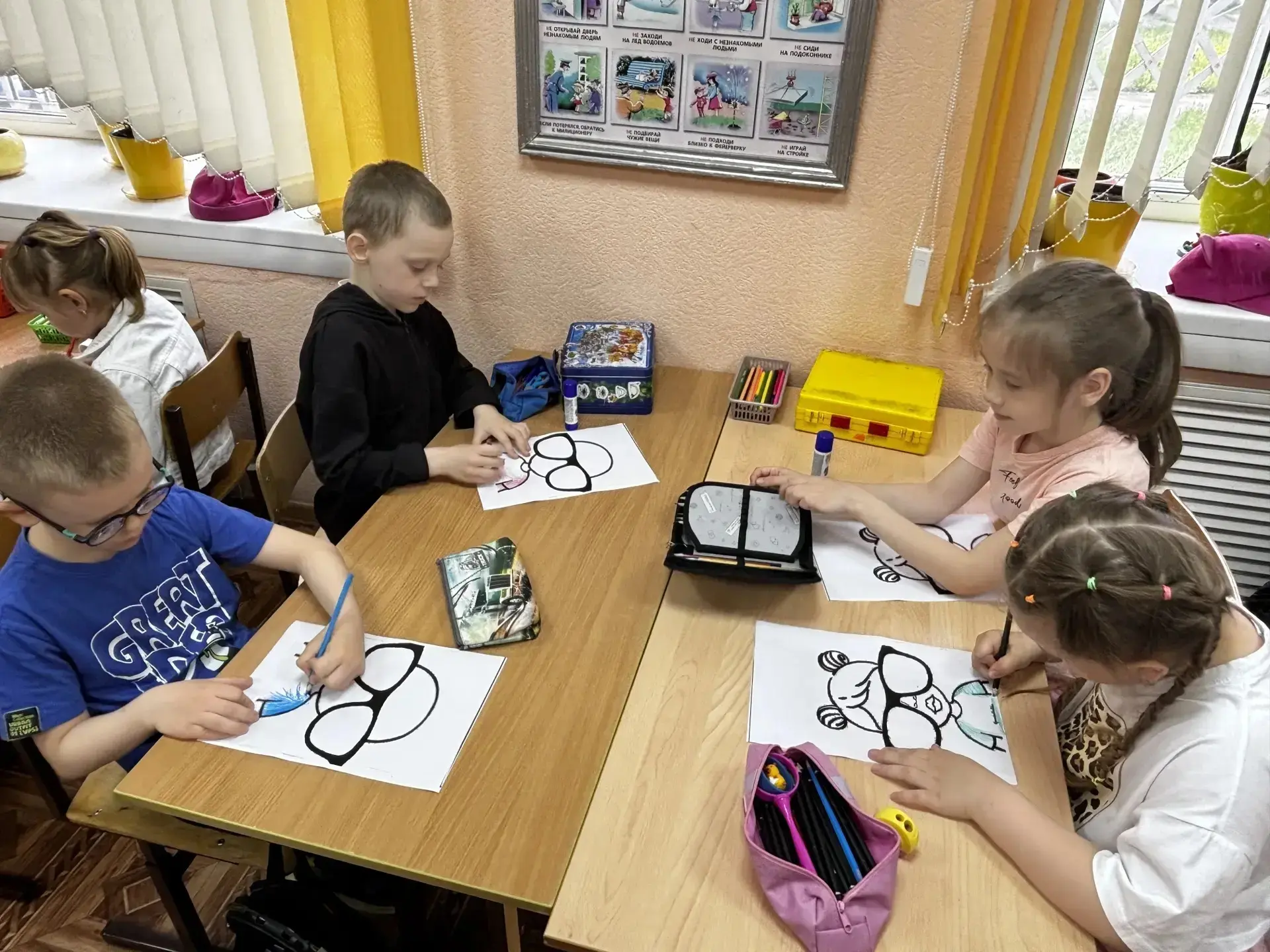 Лето сквозь очки фантазии 👓☀️

На нашей краткосрочной программе «Калейдоскоп» прошло необычное твор