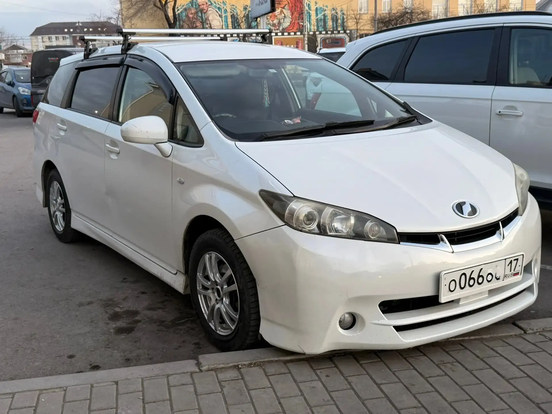 Продам тойота виш S комплектация 2009г 189000 пробег. С номерами 1млн руб без 950руб. 
1 хозяин. Сид