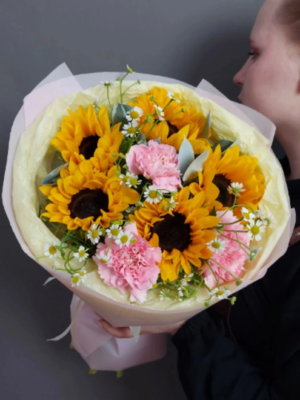 🌸Авторский букет в нежной гамме из подсолнухов, ромашек и диантусов

🌿Стоимость 2'950₽
Цена актуал
