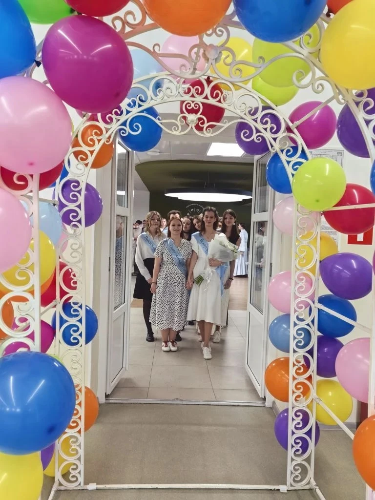 Последний звонок: грустный и веселый!

28 мая в актовом зале техникума состоялась торжественная лине