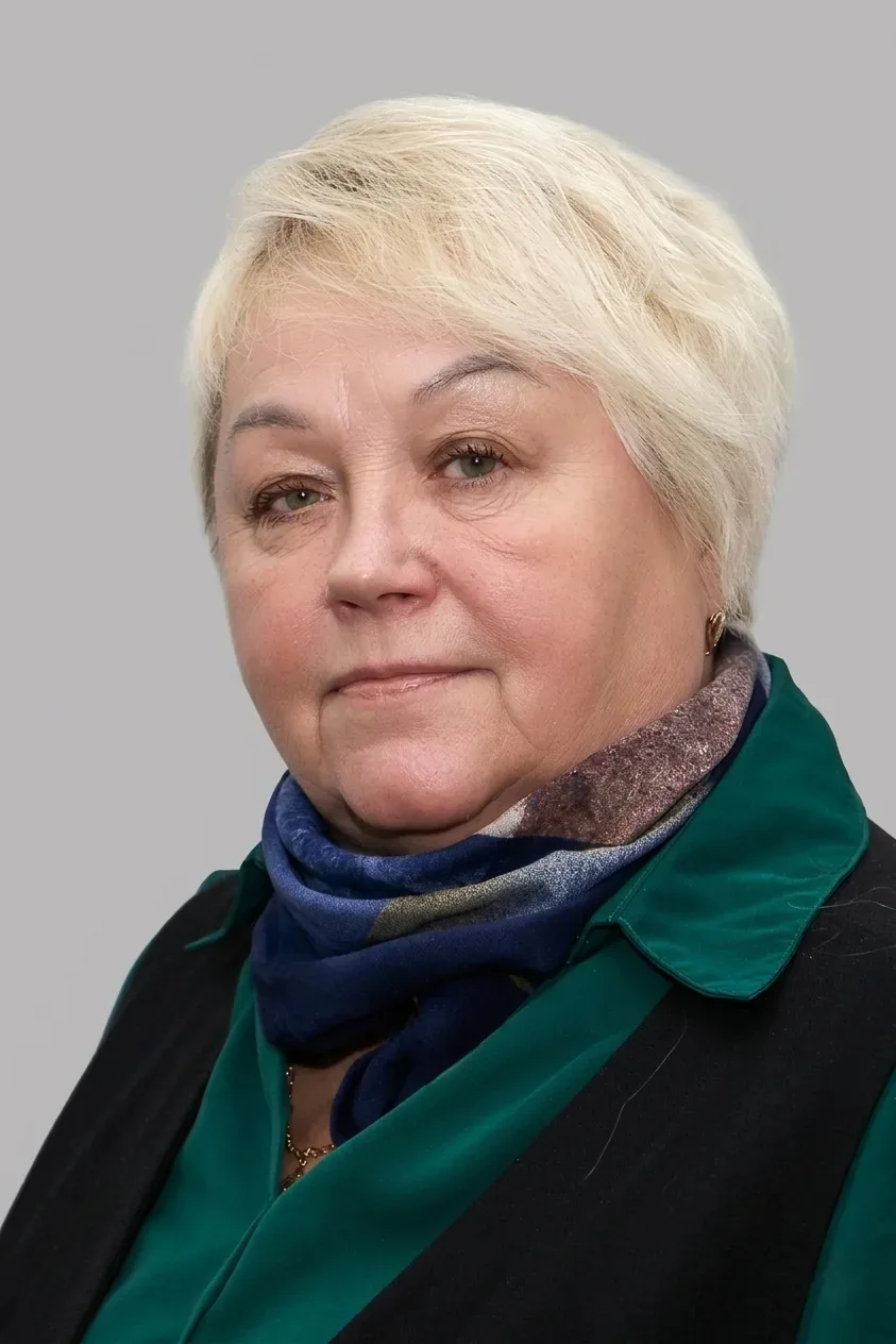 Сегодня принимает поздравления с днём рождения наш мастер, преподаватель Савинская Елена Анатольевна