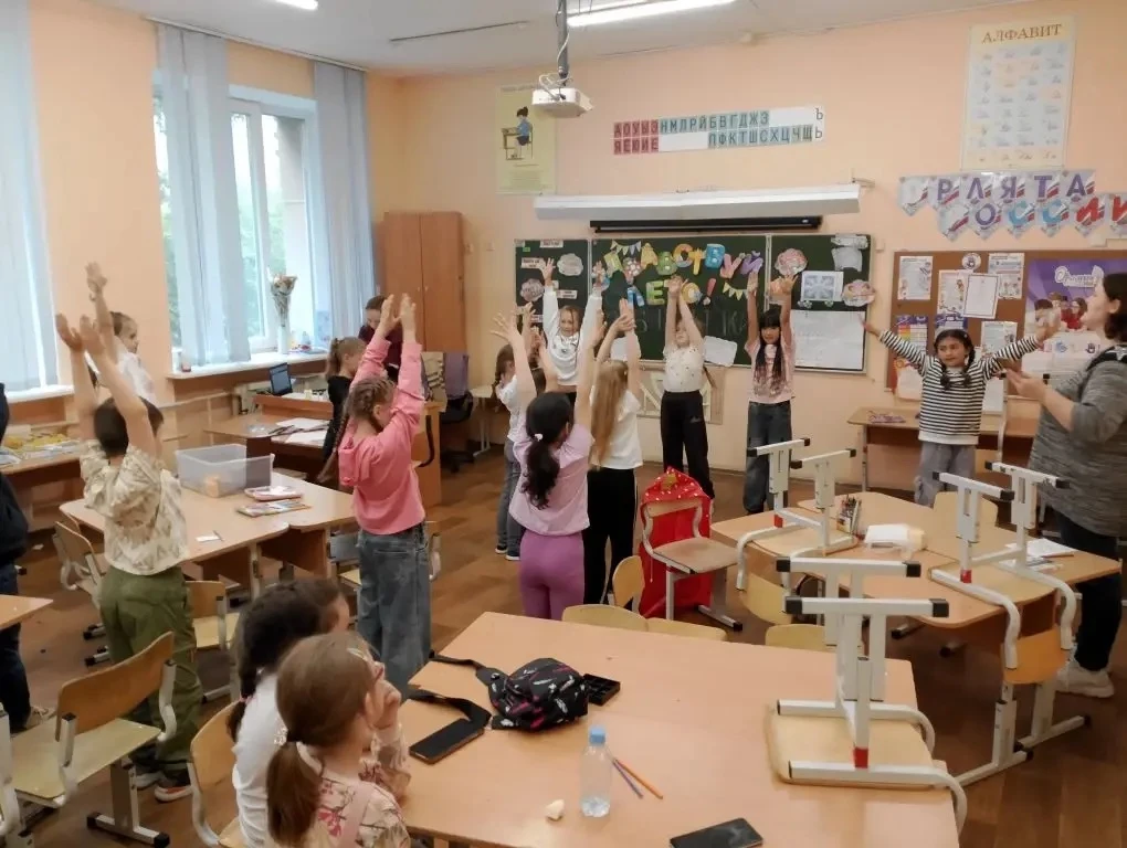 ☀️«Твори добро!» 🤲🏽

🏃🏽‍♀️✅Сегодня 2‑й отряд организовал музыкальные физминутки для других ребят
