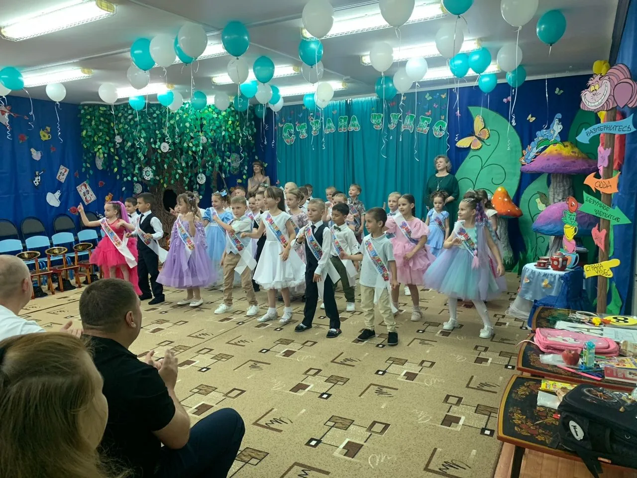 🎈 В детском саду «Золушка» состоялся выпускной утренник для воспитанников подготовительной группы.
