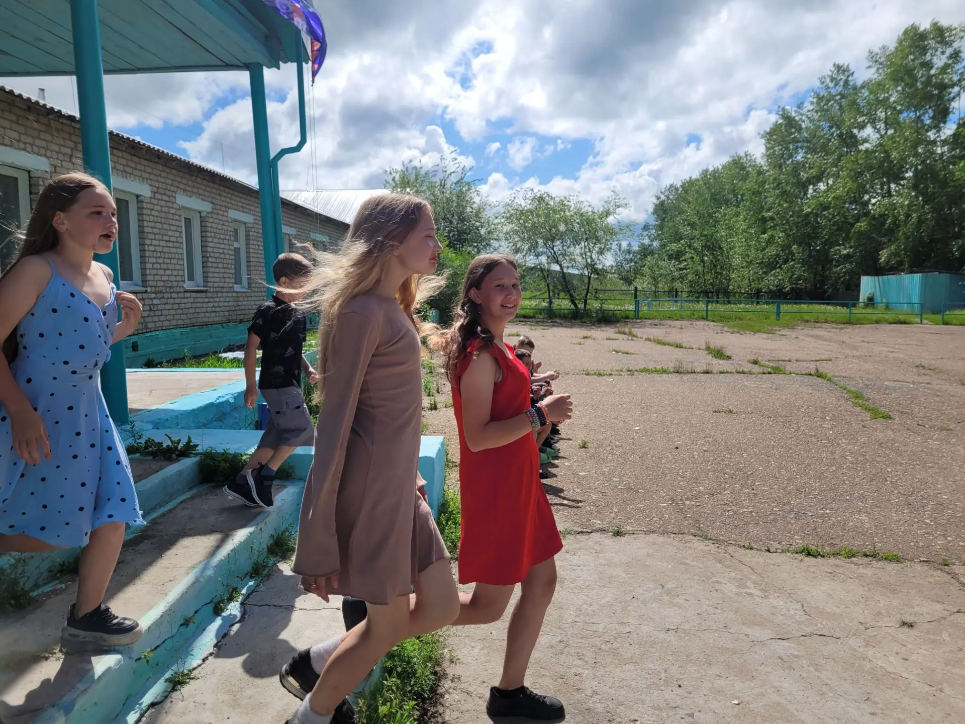 👑23 июня в нашем пришкольном лагере прошло красивое мероприятие " Мисс красавица " в  котором приня