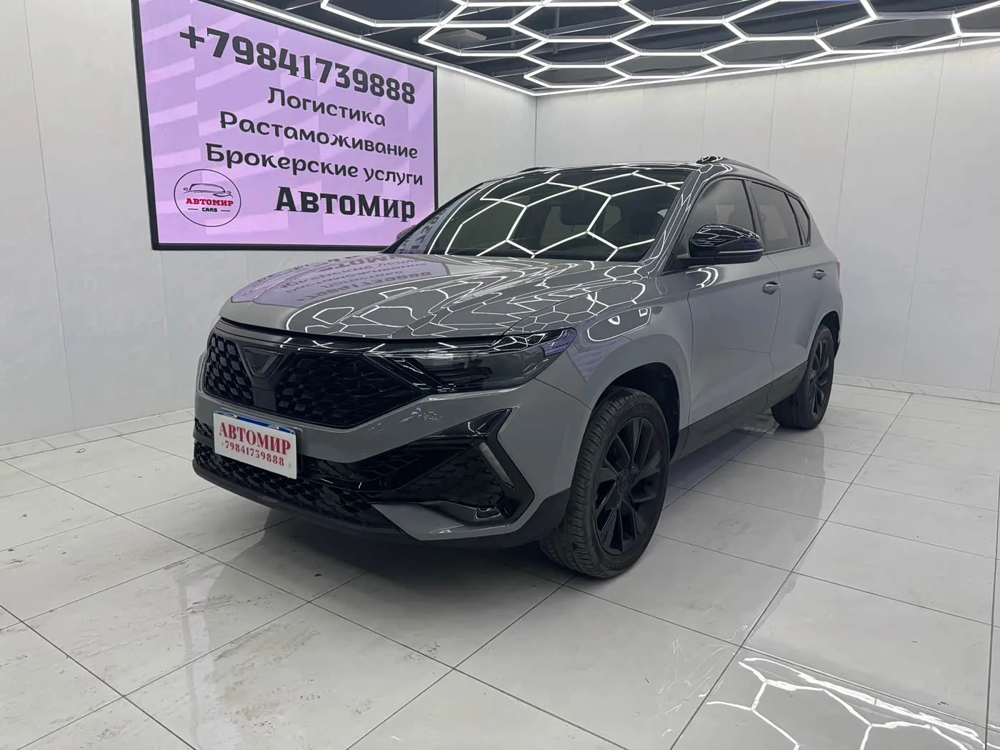 *FAW-Фольксваген Jetta VS5 280TSI Automatic Glory*

5-дверный 5-местный кроссовер. 
Производитель: 
