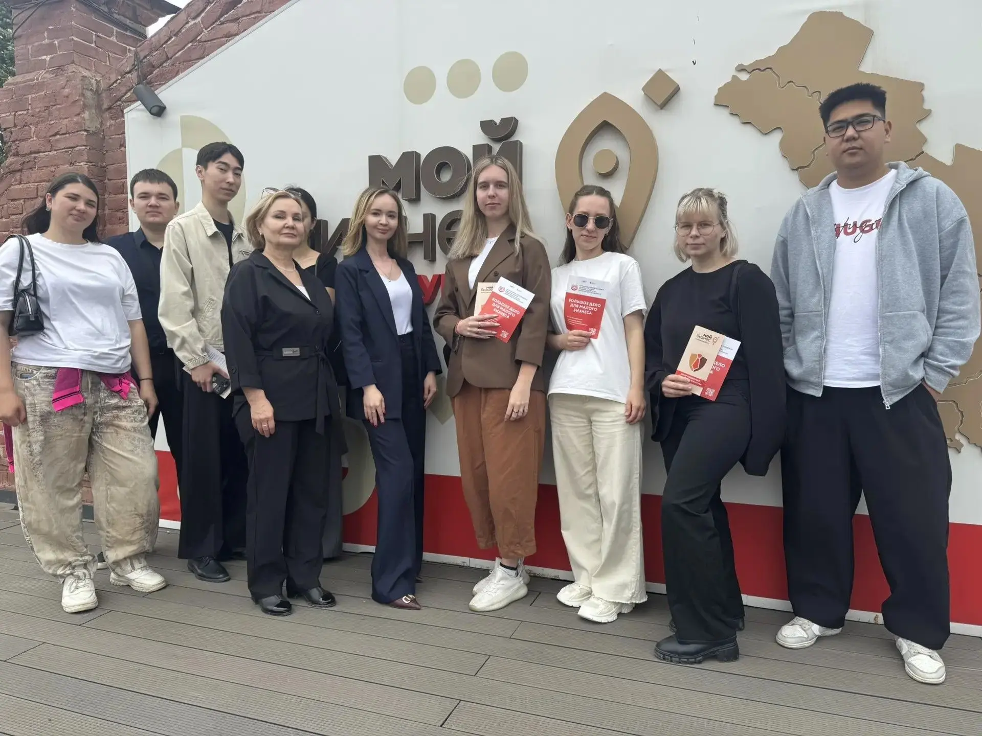 В рамках проведения Недели предпринимательства в Центре «Мой бизнес» состоялась экскурсия для студен
