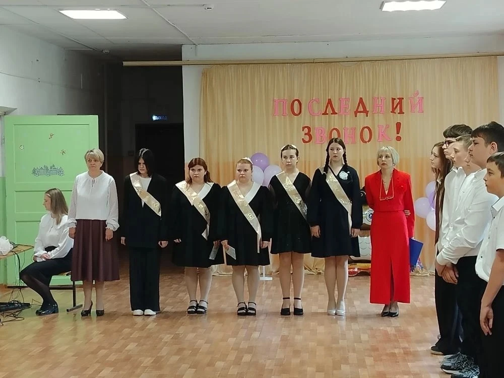 А ВПЕРЕДИ - ЦЕЛАЯ ЖИЗНЬ, ВЫПУСКНИК! 🤍🕊️ 
Во всех наших Центрах образования прозвенели последние зв