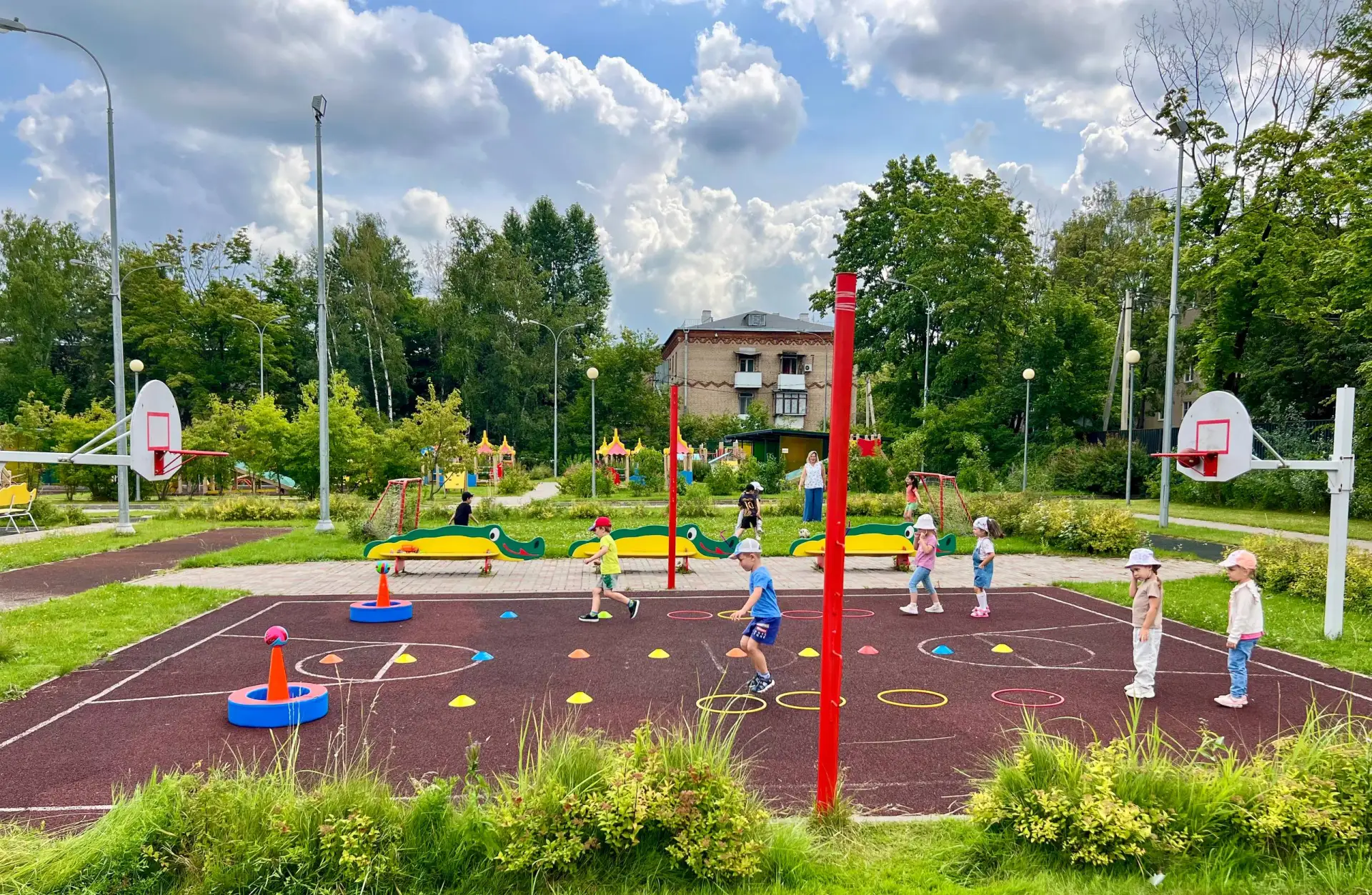 ☀️ НАШ ВЕСЁЛЫЙ СТАДИОН ☀️

🤩 Продолжаем нашу спортивную неделю! Сегодня наши площадки превратились 