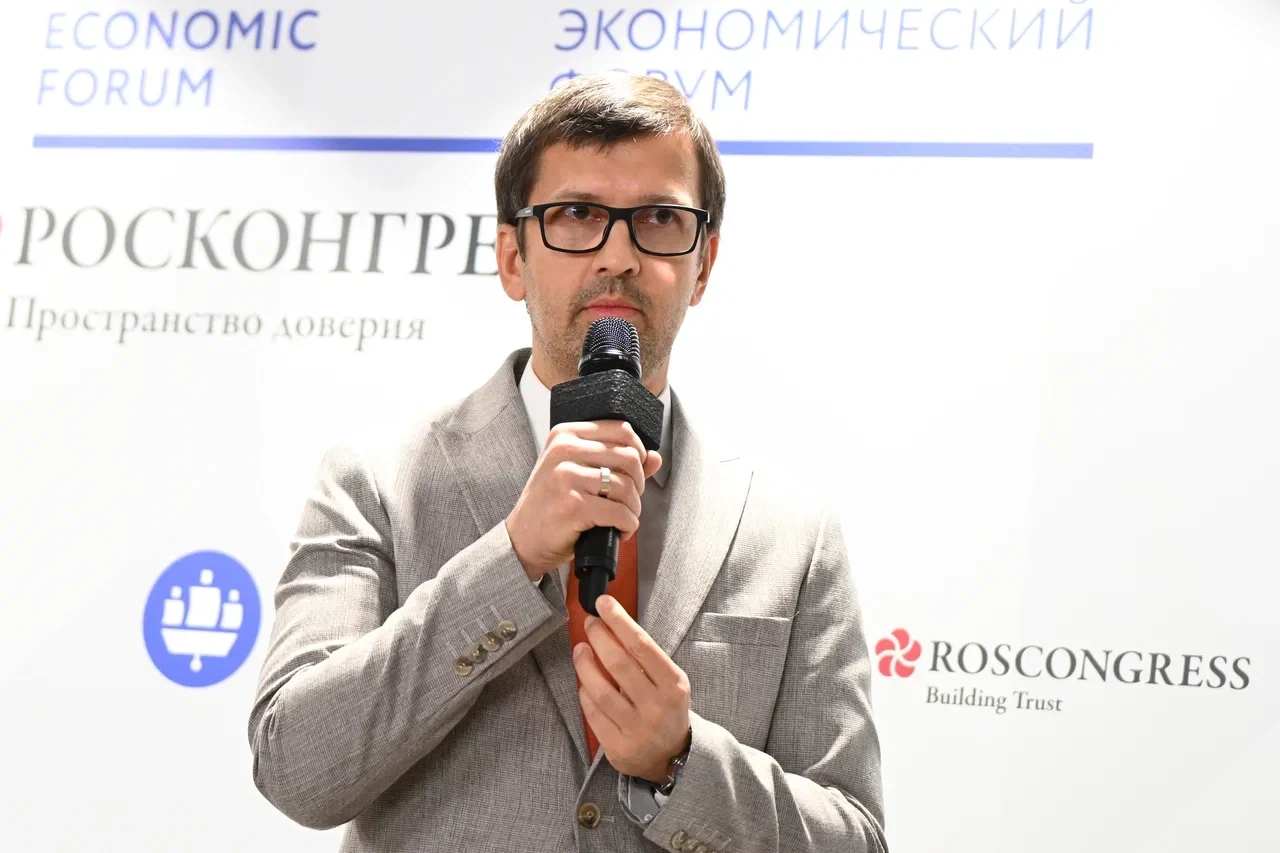 Выступил 6 июня, в рамках Молодежного дня, на ПМЭФ-2026.

Что могу сказать по поводу самого Дня? 

П