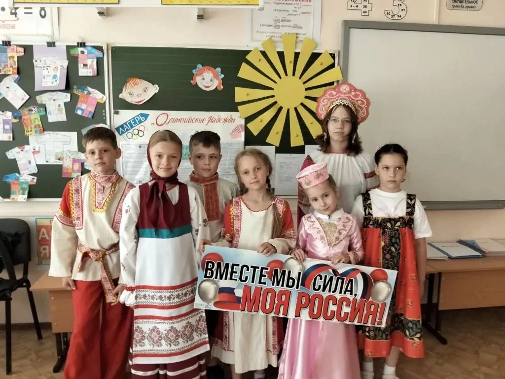 В рамках Года единства народов России в лагере "Олимпийские надежды"  прошел конкурс костюмов народо