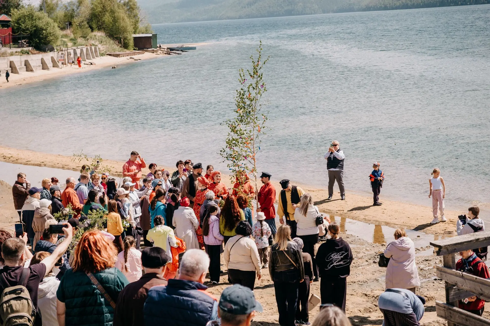 Троица прошла весело! 🎉

Вчера мы душевно отметили Троицу! Было много улыбок, хорошего настроения и
