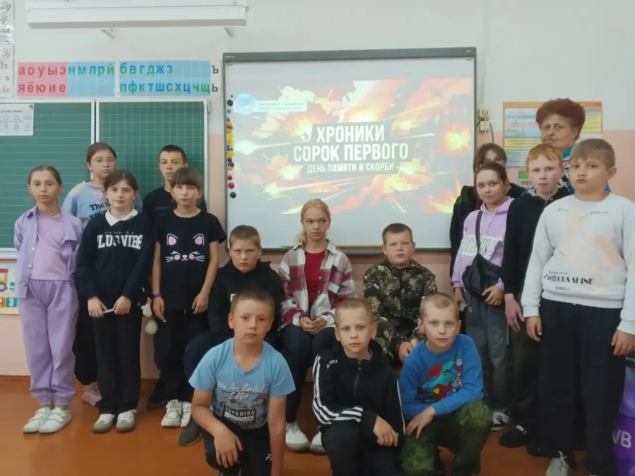 19 июня в нашем лагере прошло мероприятие,  посвящённое дню  памяти и скорби. Мероприятия проводила 