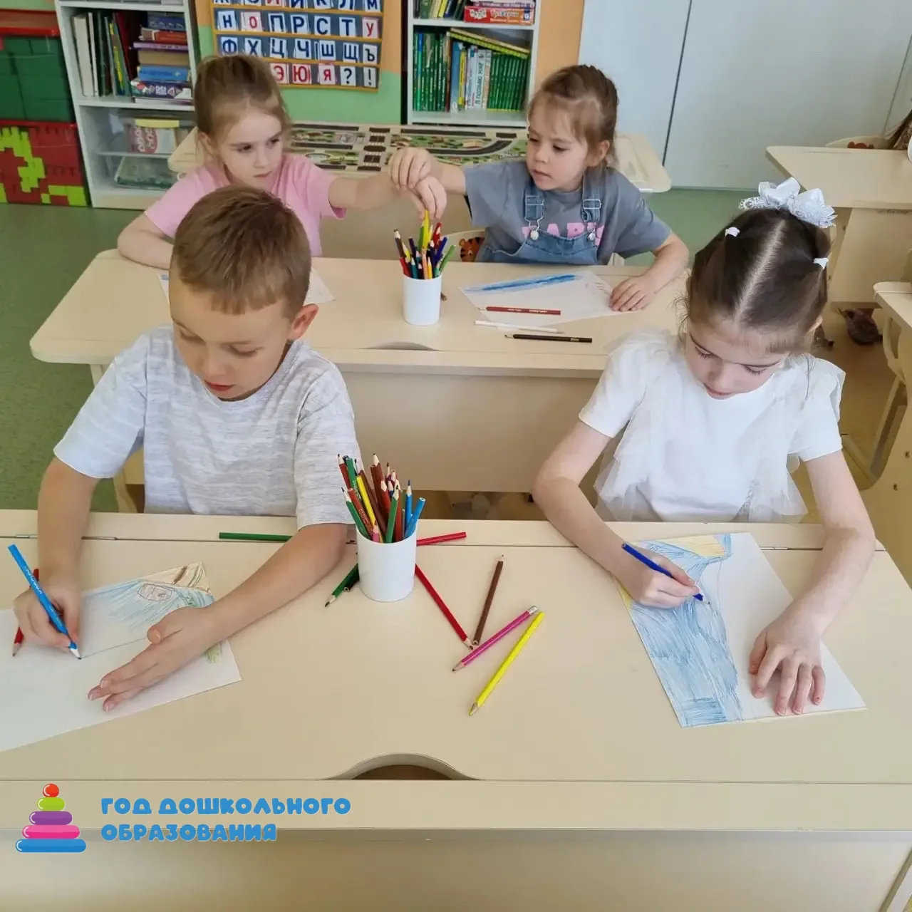 👀Стало так тихо, что слышно, как шуршит грифель... ✏️

💁‍♀️Наши выпускники и ребята старшей группы