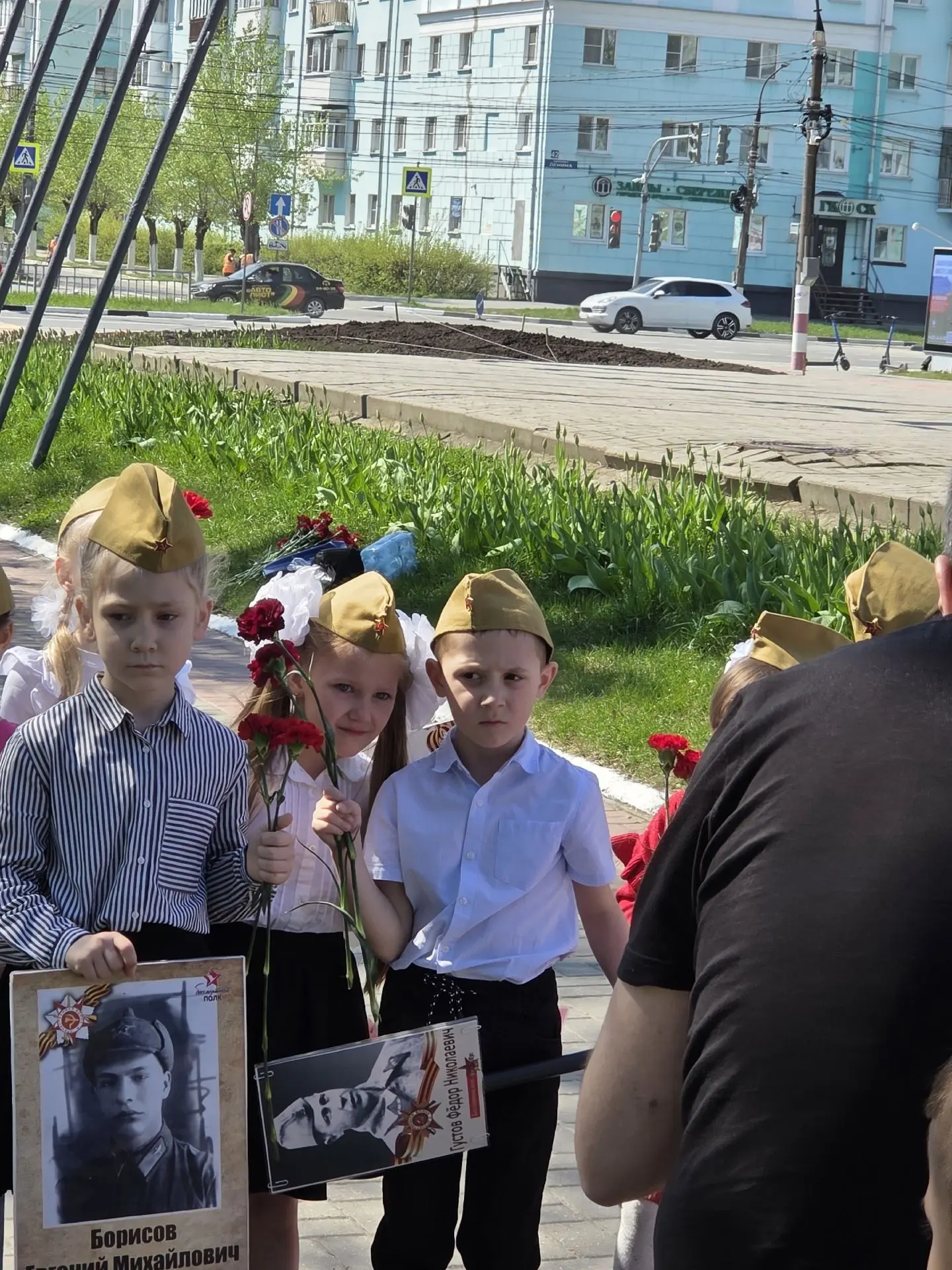 Накануне великого праздника – Дня Победы над фашистской Германией – юные воспитанники подготовительн