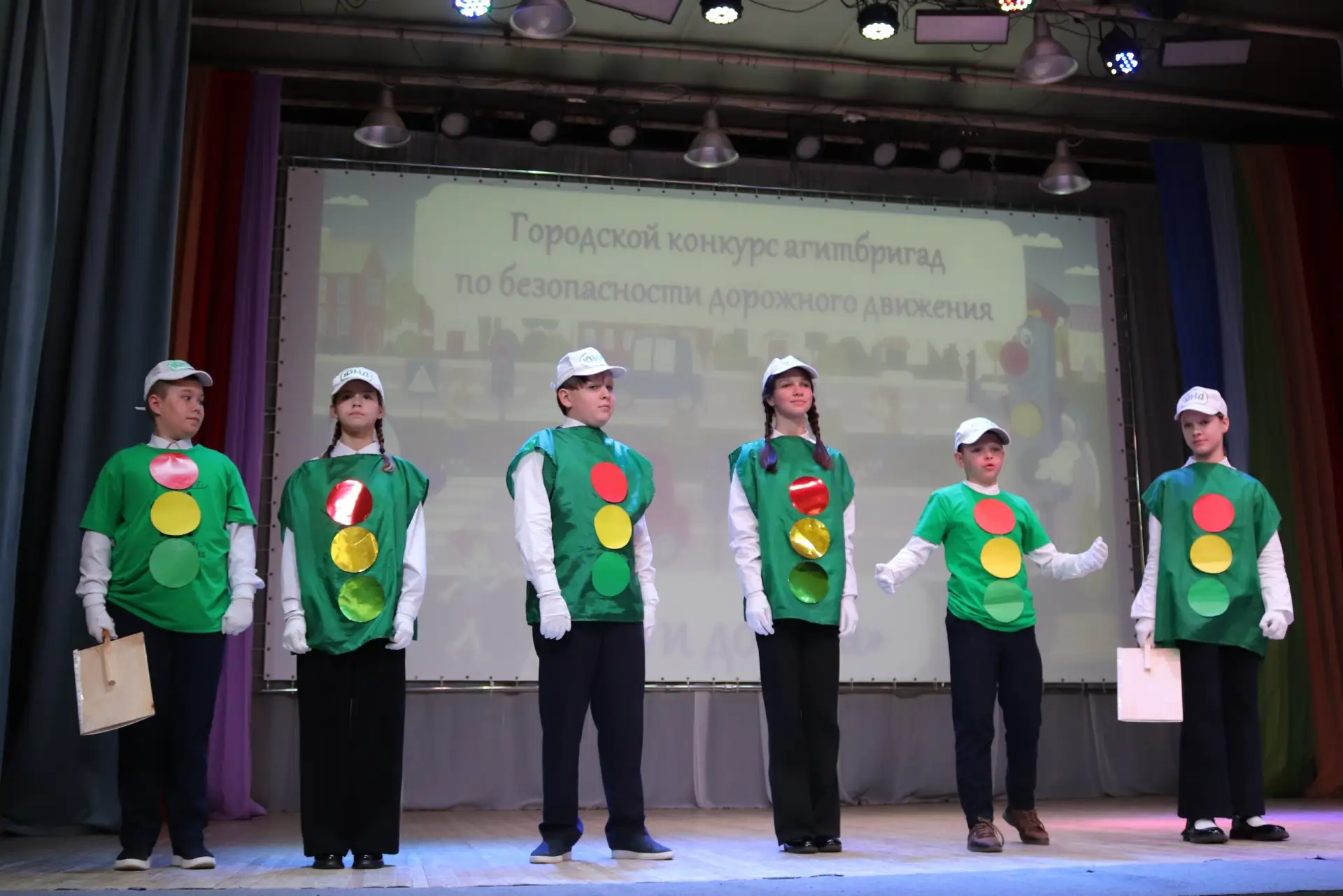 Дорогие друзья!

В целях активизации работы по пропаганде правил дорожного движения среди детей и по