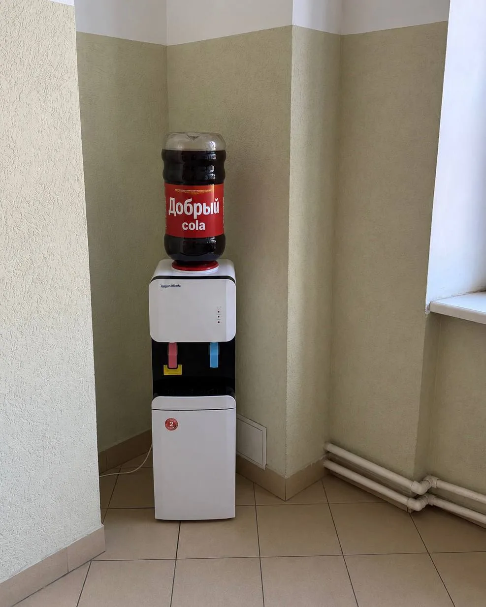 А что, если бы в ТИ появились кулеры с колой во всех корпусах?

💭  Представили? Мы однозначно да! П