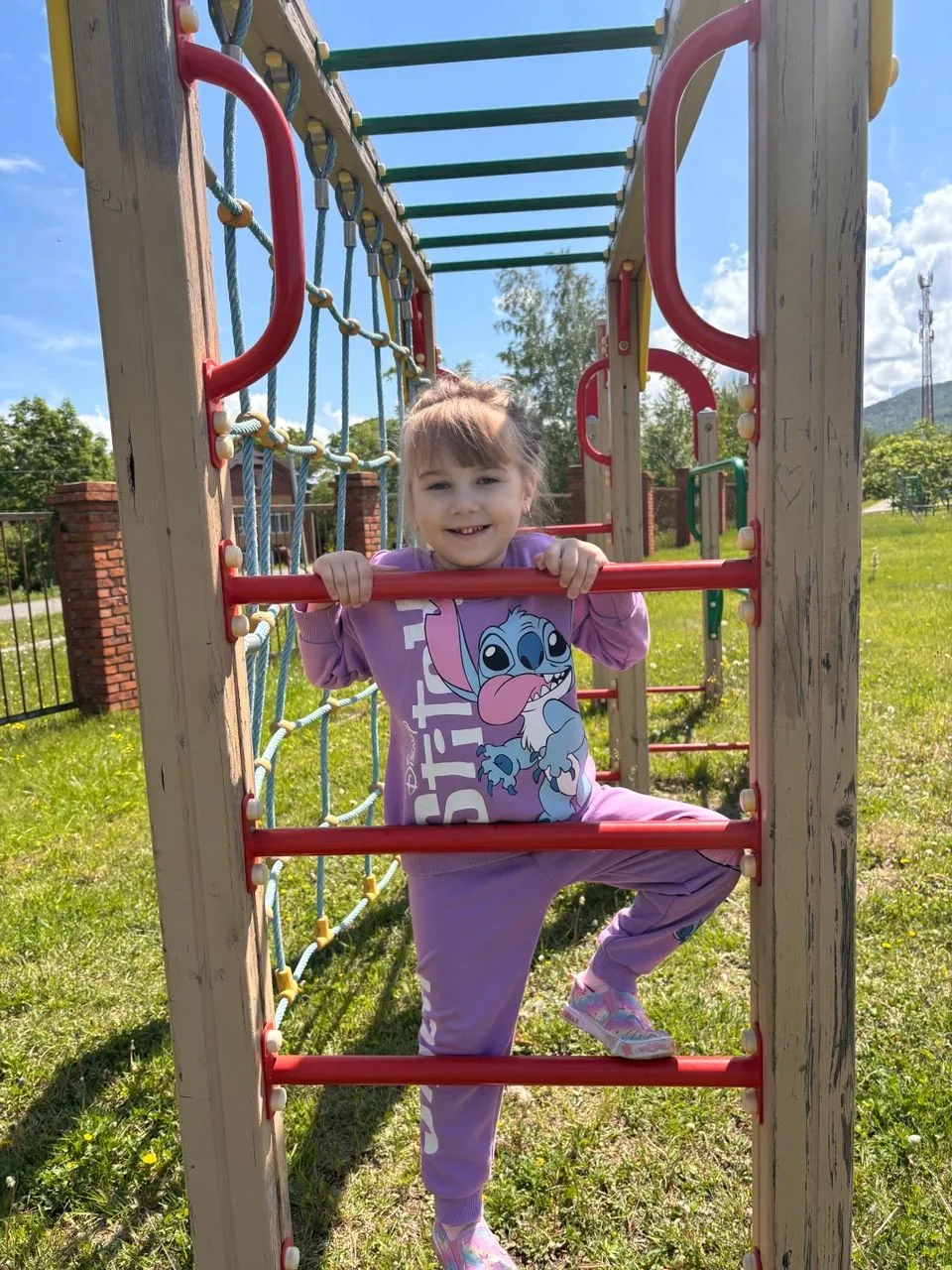 Лето – чудная пора!☀️☀️☀️
Любит лето детвора
Мы гуляем целый день,
Нам гулять совсем не лень.☀️☀️☀️ 