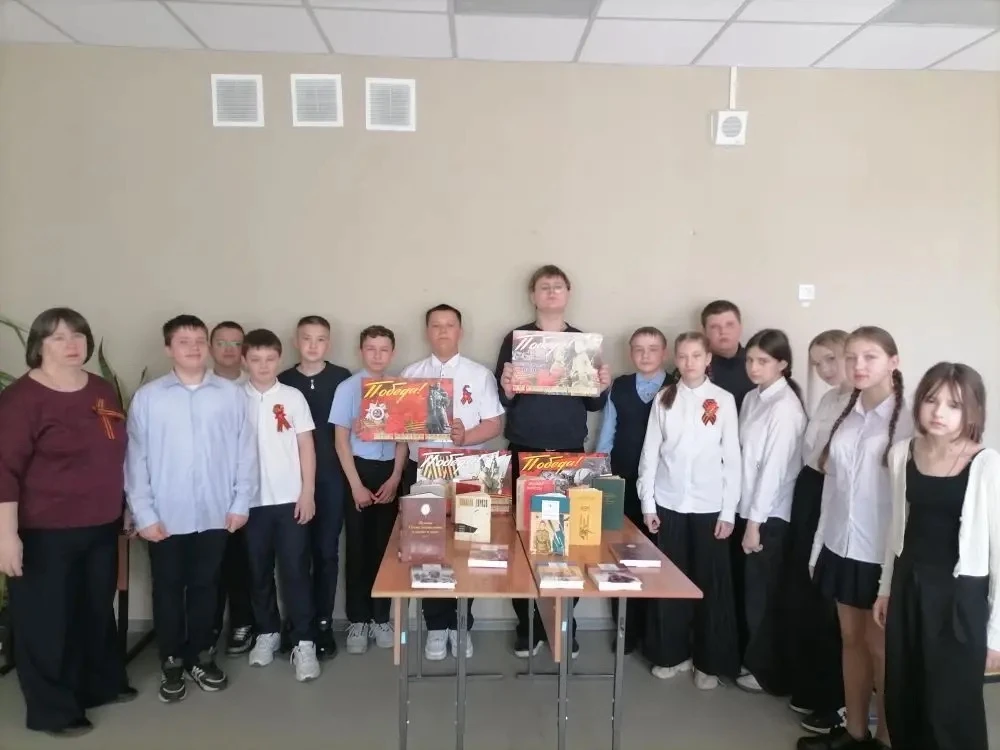 📜 Поэтический час «Минувших лет живая память» 

В преддверии Дня Победы 🕊️ ученики 6 «Б» класса (к