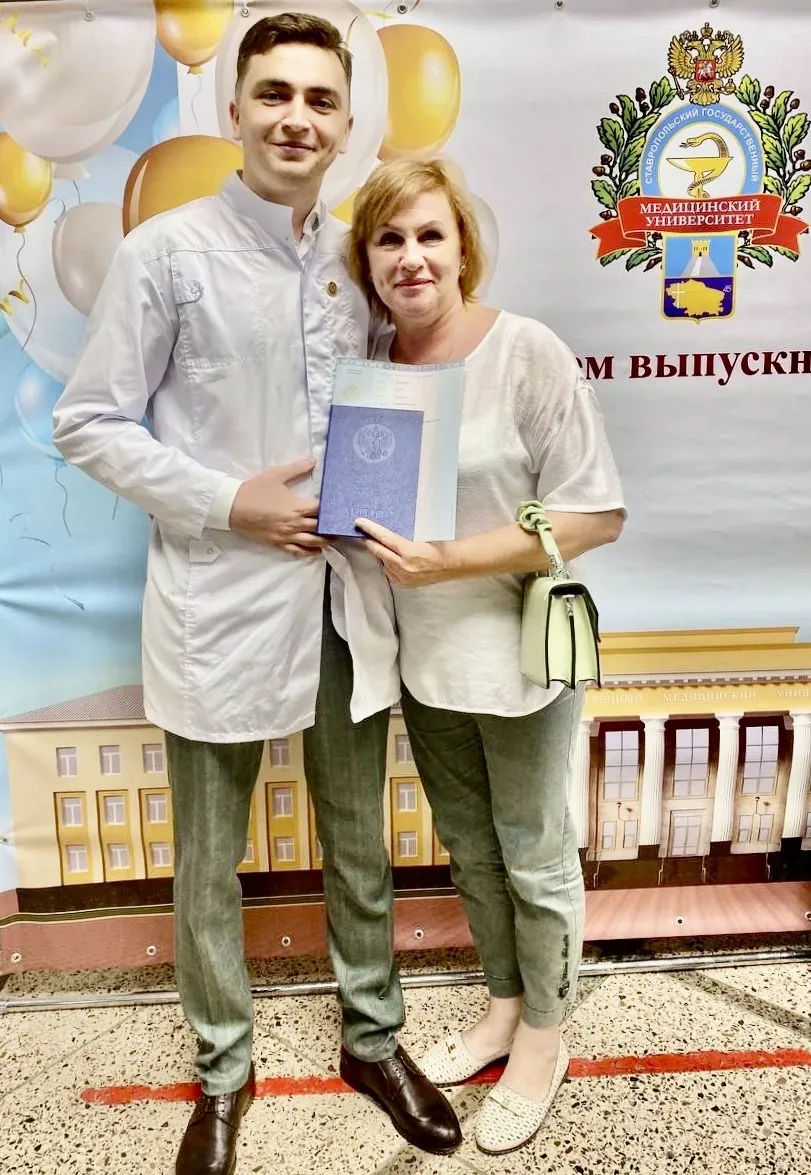 Как становятся врачами

Понятно: путь у каждого свой. Евгений Прощалыкин с детства решил посвятить с