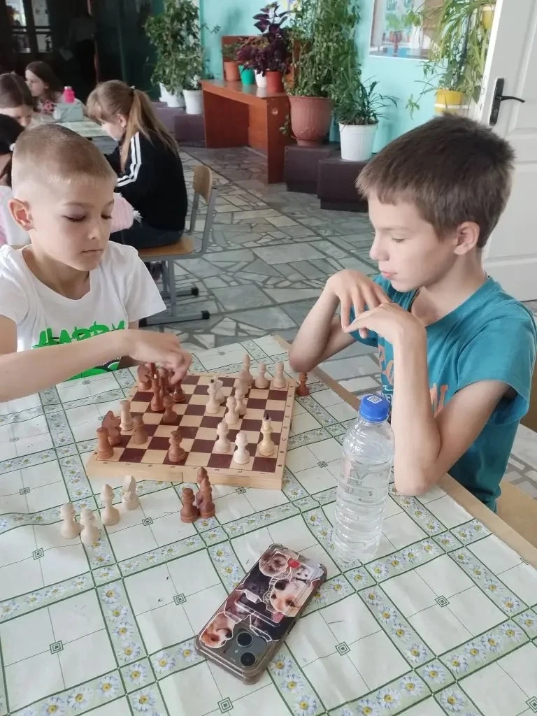 Дорогие родители🐾

4 июня в «Рыжем коте» прошёл отлично ✨

♟️ Шахматный турнир — битва умов и благо
