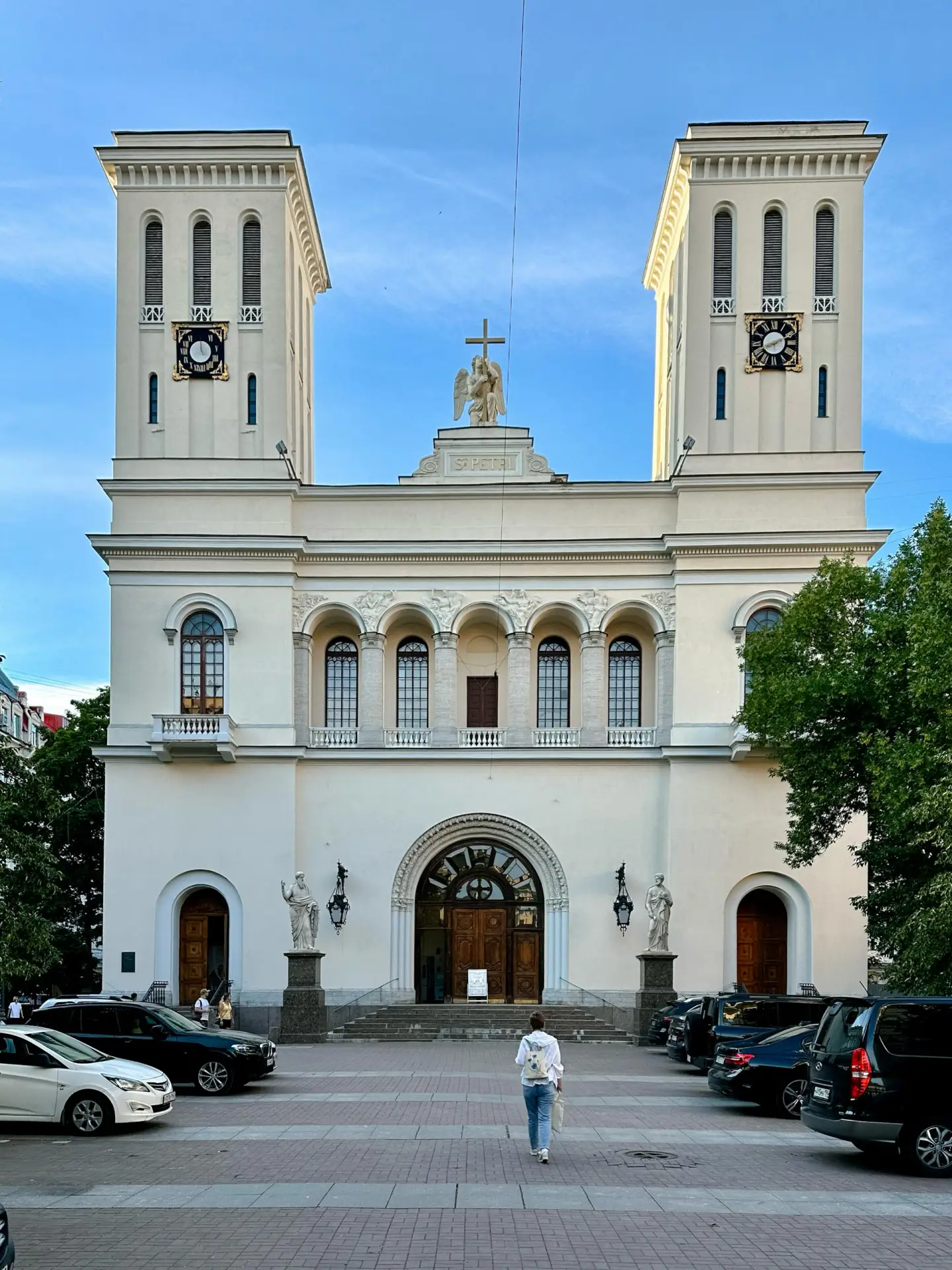 В 1838 году чуть в глубине Невского проспекта построили одну из самых красивых (на мой скромный взгл