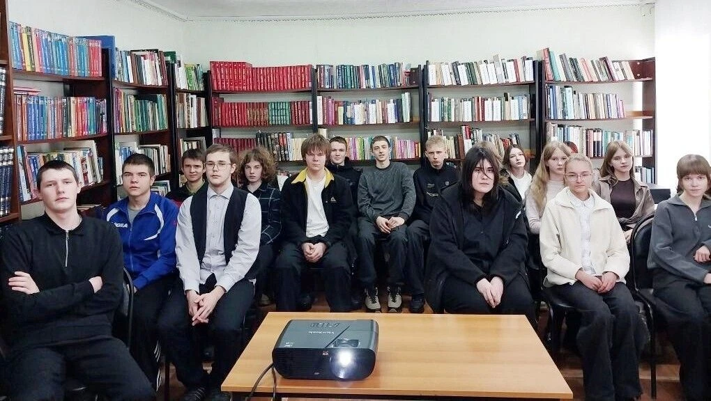 Историко-патриотический час «Эхо блокады: Вспомним и не забудем».
#ХиславичскаяЦентральнаяБиблиотека