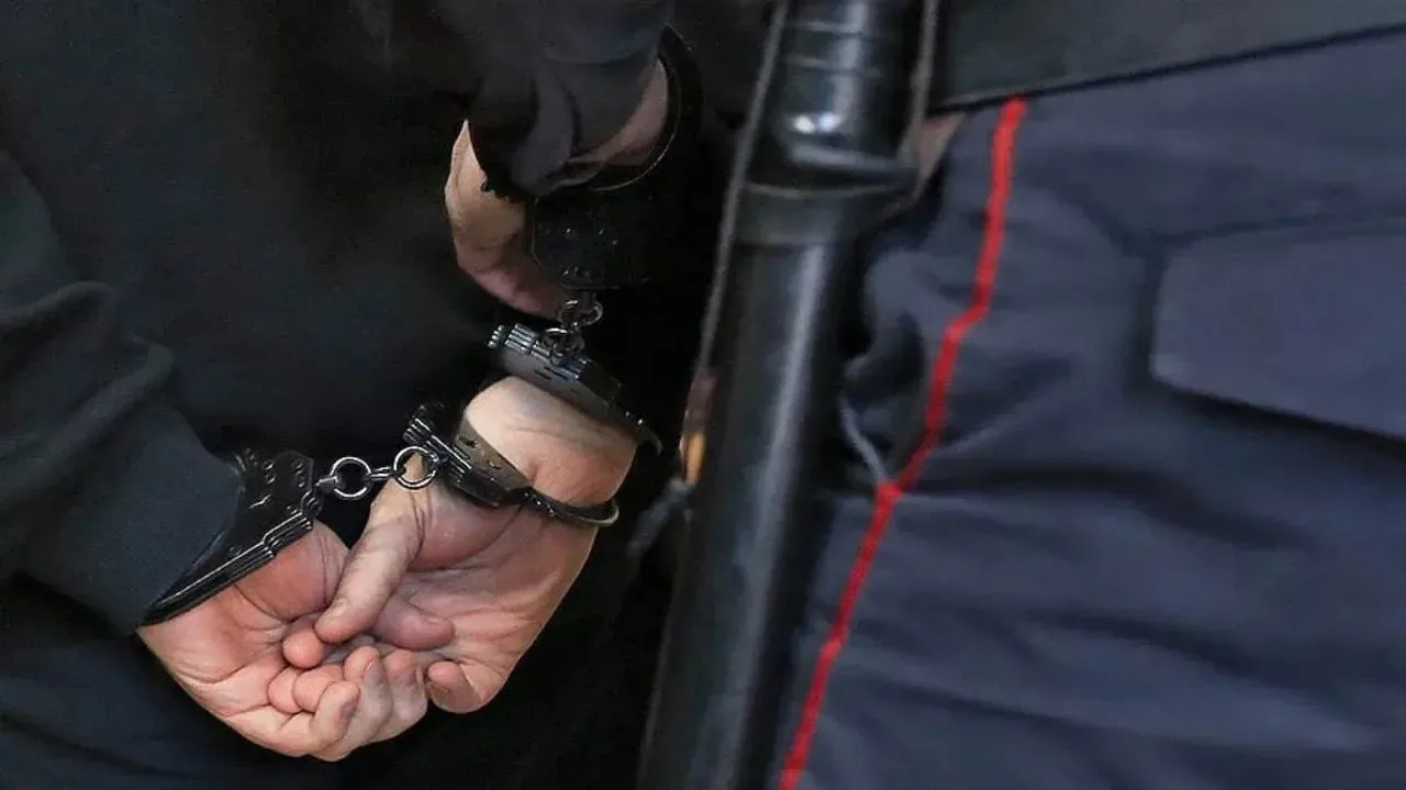 В Сарпинском районе сотрудниками полиции задержан мужчина, угрожавший знакомому убийством
 
В дежурн