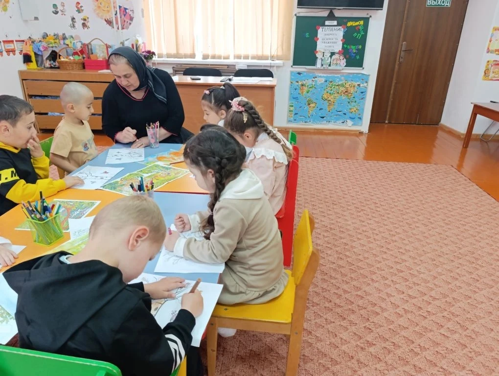 «Люблю березку русскую" 
 занятие по рисованию в средней группе " Солнышко "
Цель:
✅Формирование у д