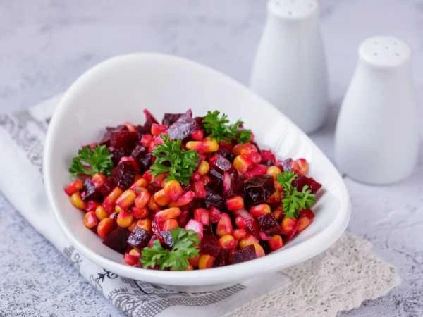 🥗 Салат из свеклы с кукурузой и луком

Ингредиенты

• Свекла — 1–2 шт.
• Кукуруза консервированная 