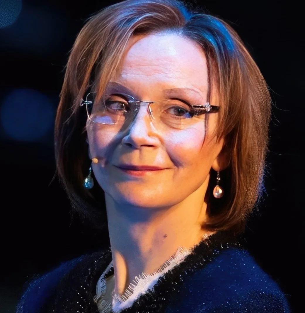 Ирина Купченко поделилась своими мыслями о возрасте:

"Я не стремлюсь избавиться от своих лет. В 40 