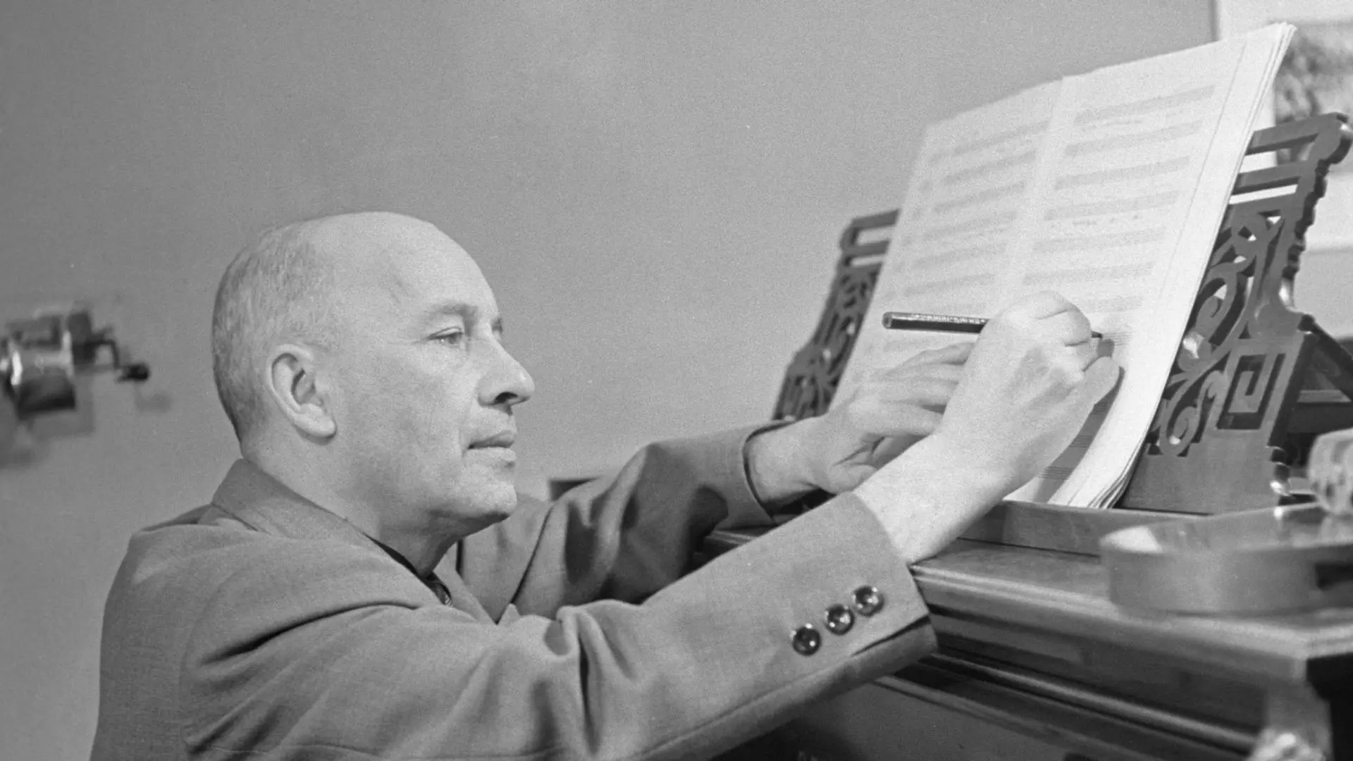 🎵 25 июля – день памяти великого композитора Исаака Дунаевского 🎹

«Капитан, капитан, улыбнитесь!»