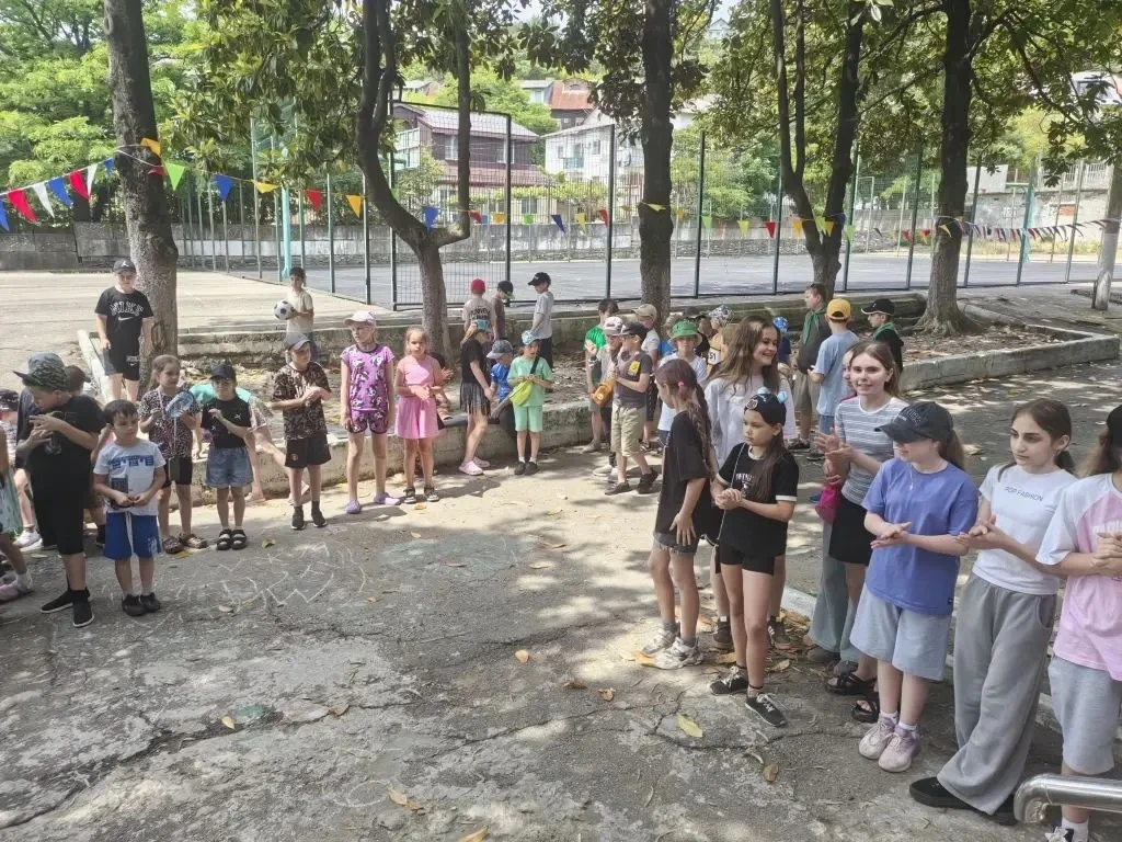🇷🇺🌍 Сегодня в нашем лагере «Клаксон» прошёл яркий и увлекательный **День народов России**! 🌍🇷🇺