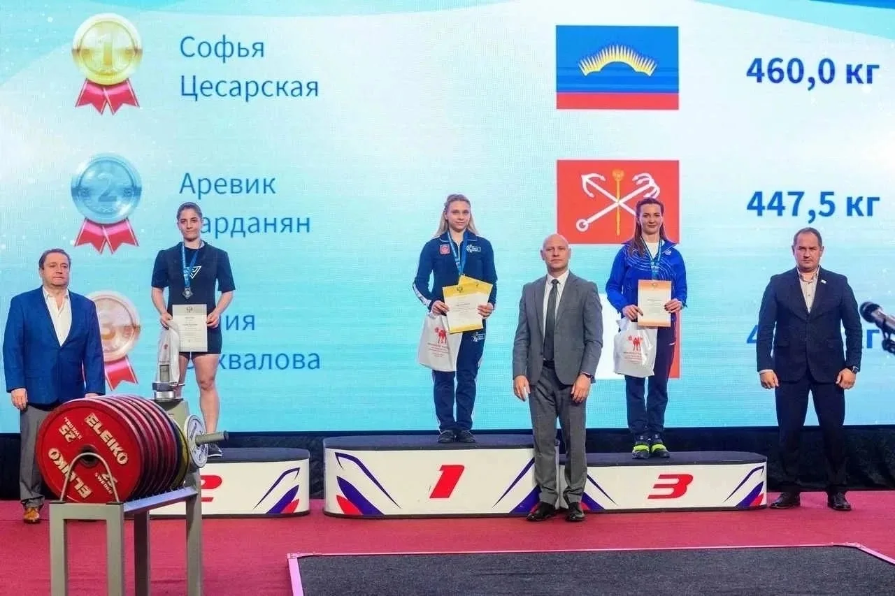 Заполярная спортсменка завоевала золотую медаль чемпионата России по пауэрлифтингу 

🏋🏻‍♀️ В Йошка
