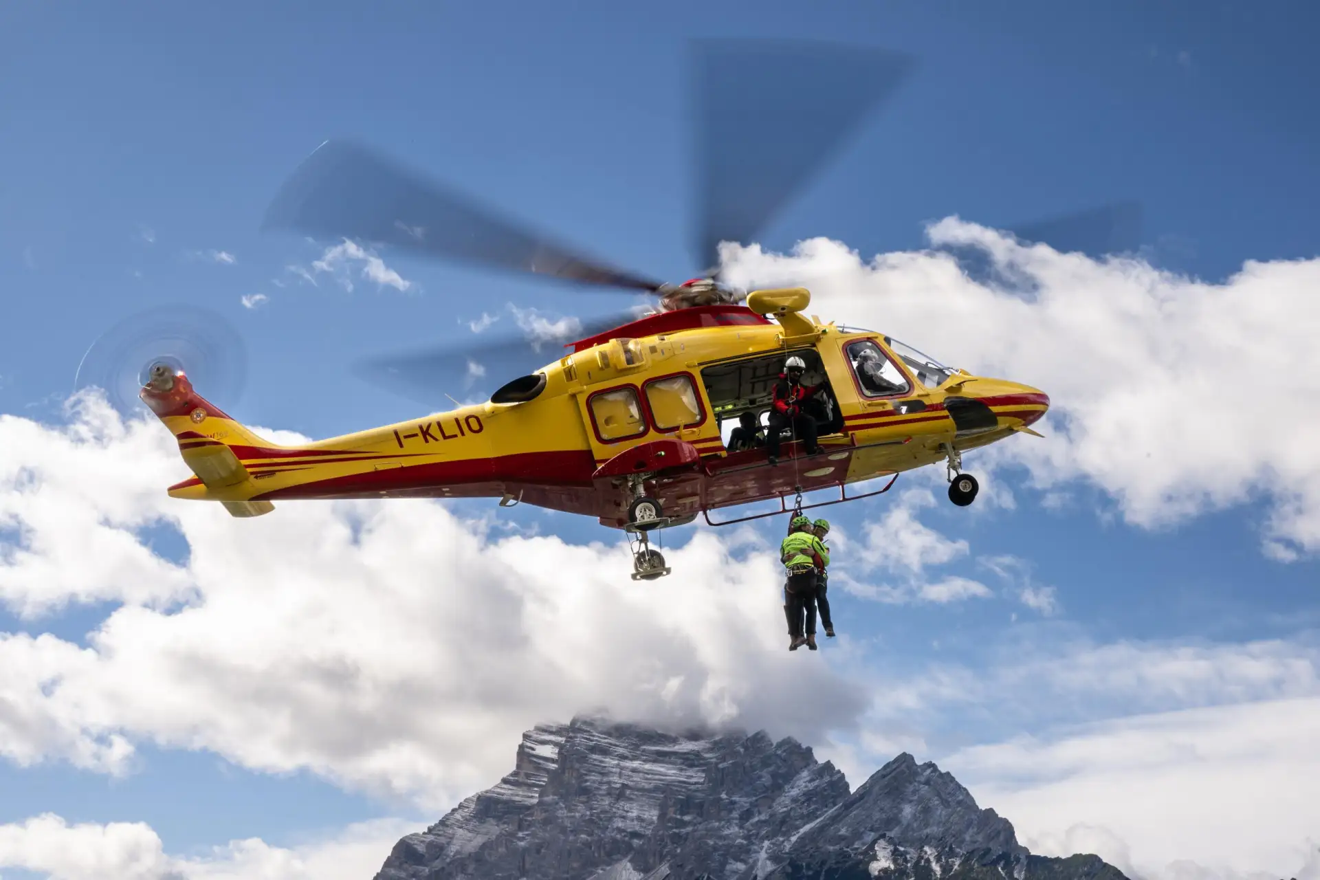 🇪🇺 Avincis заказала ещё 15 вертолётов Leonardo после покупки Airbus H145

Крупнейший европейский о