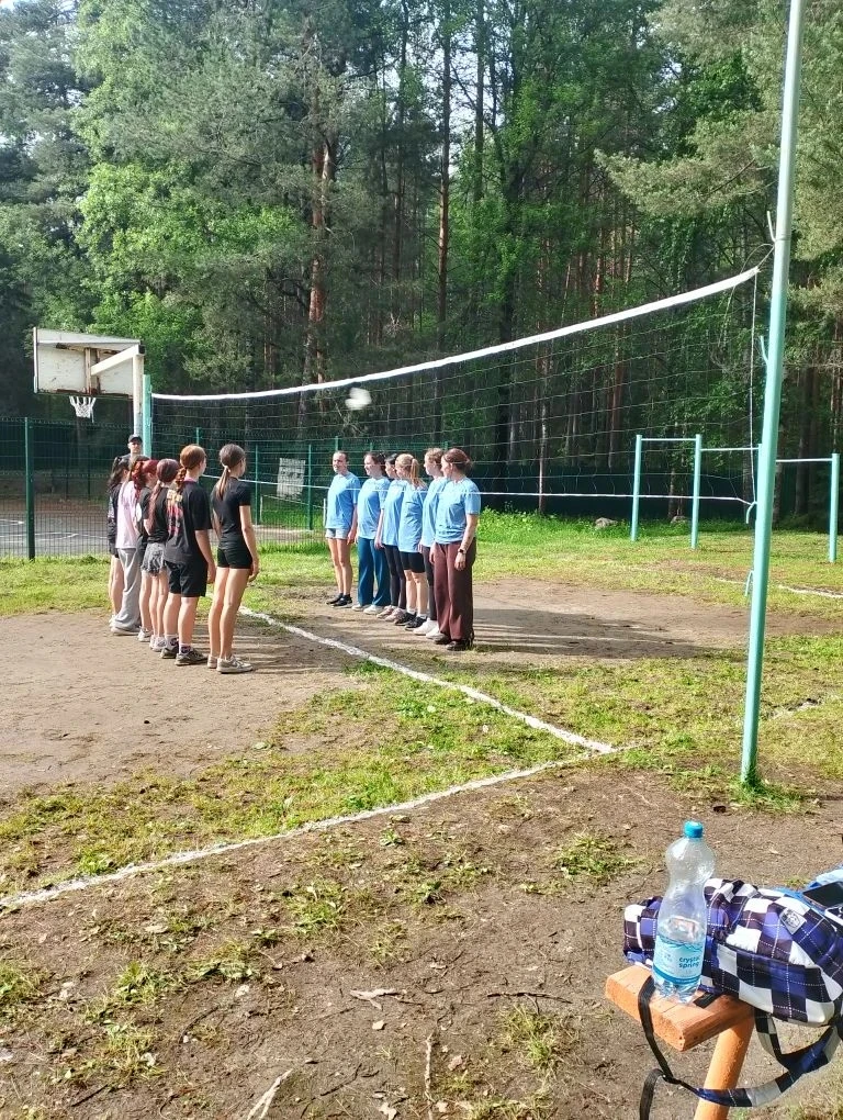 Мы верим твёрдо 
В героев спорта,
Нам победа, как воздух, нужна!
💪 И мы завоевали эту победу в упор