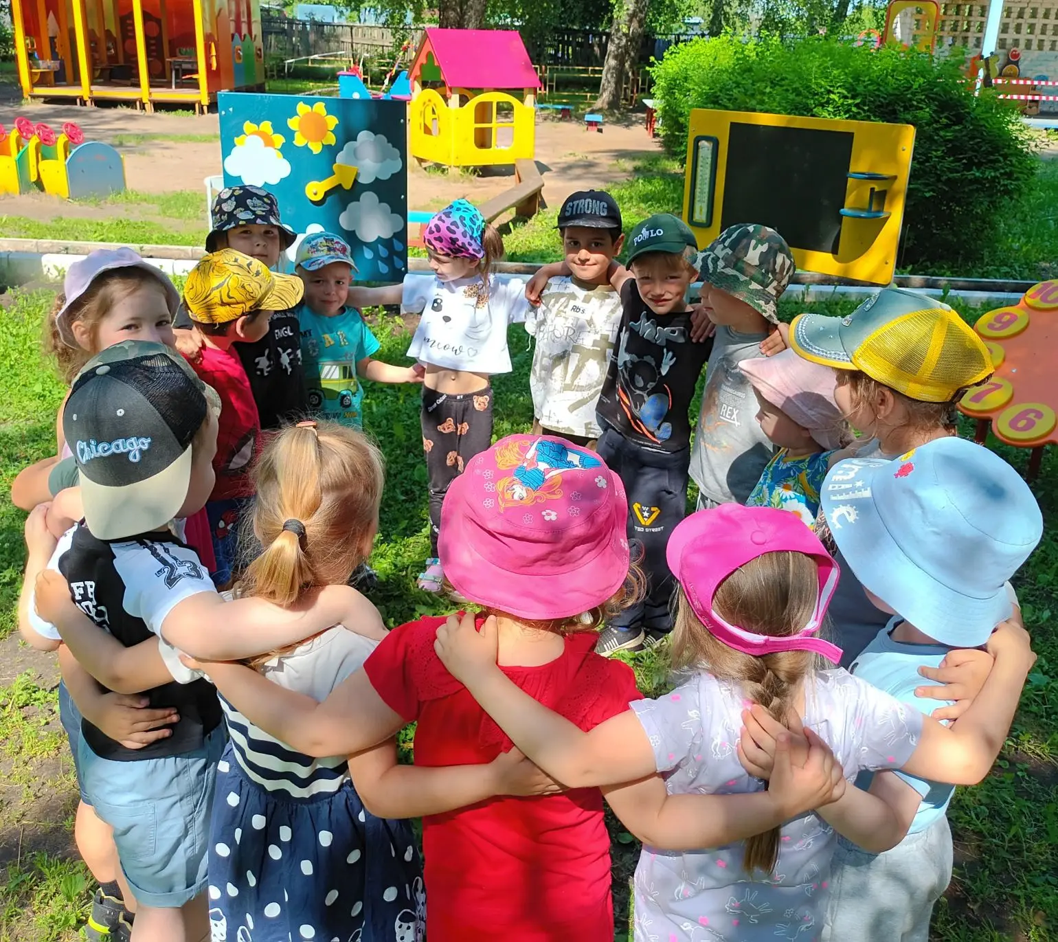 🧸✨Дружба, верность и сплочённость: день друзей в детском саду ! ✨🤩

Дети в детском саду провели де