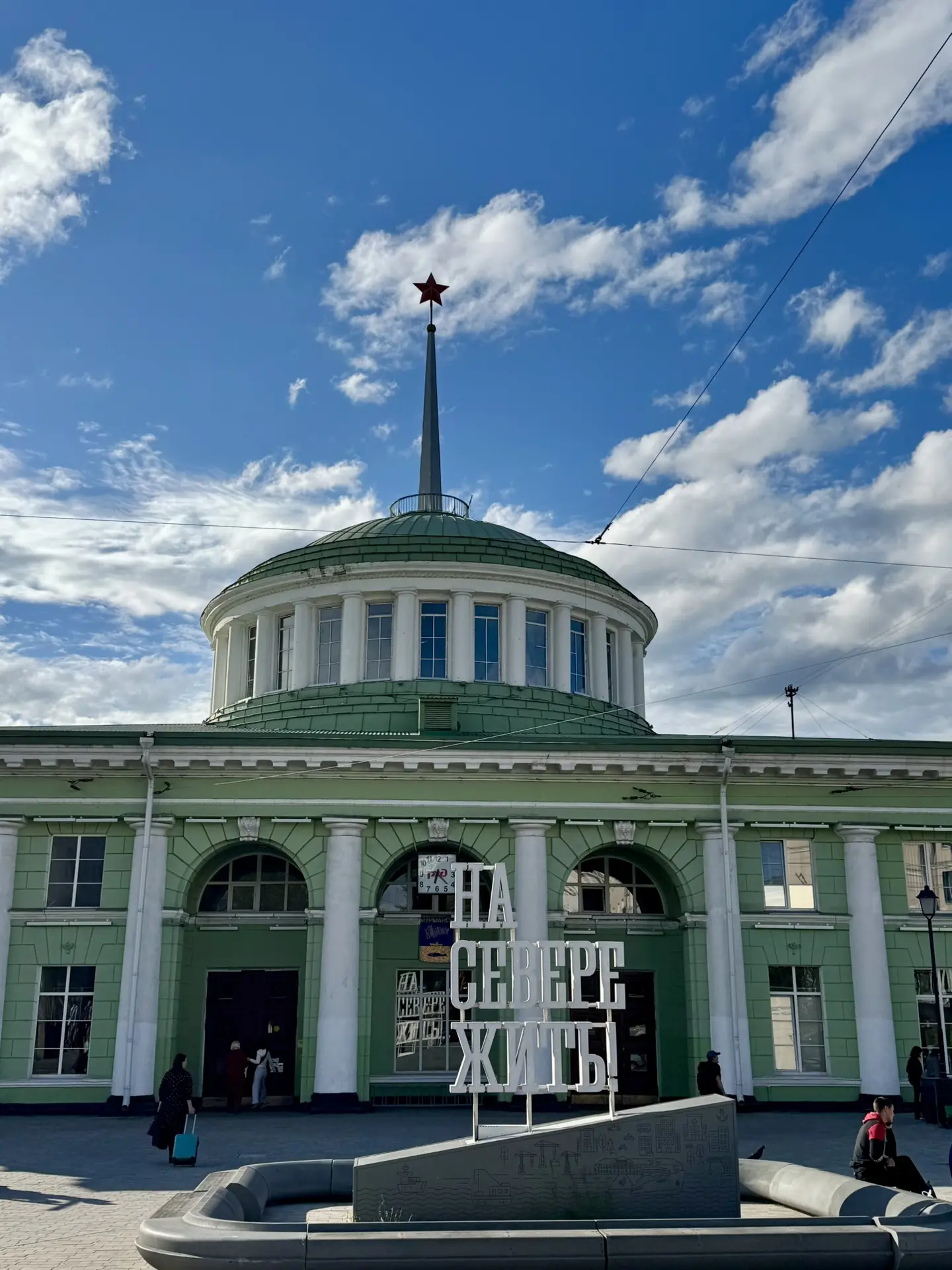 Всем доброе утро мои друзья ☀️

Я до 5 утра просмотрела свой сериал, ведь бывает же так, ну вот нево