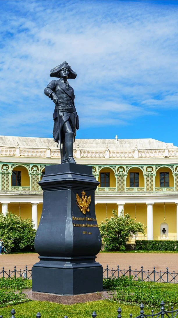 😍Прекрасные фото парковой территории Павловского дворца от Александра Шарыгина

🔗 С 1990 года двор
