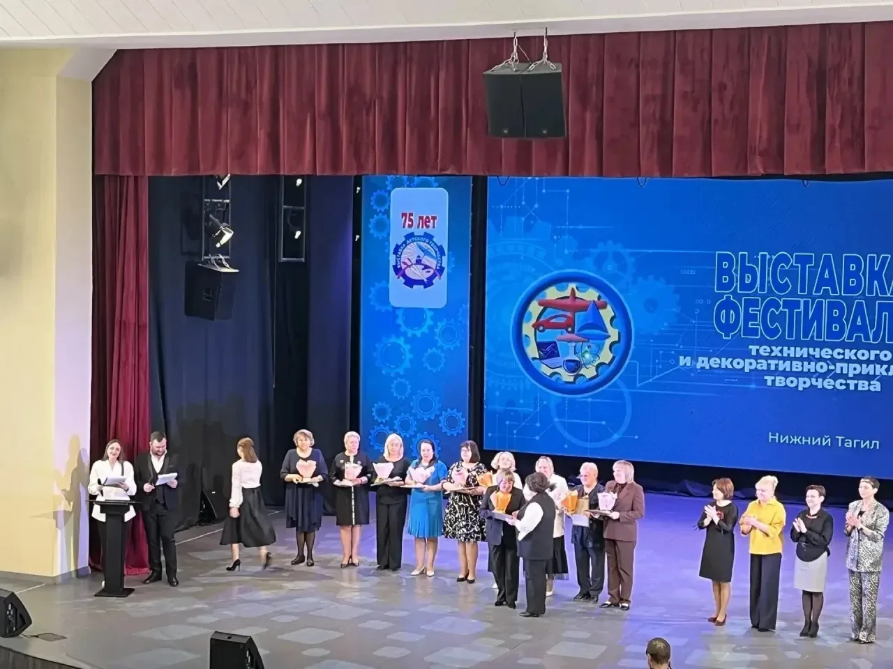 🎉 Завершилась 75-я городская выставка-фестиваль: яркий финал юбилейного сезона 

🇷🇺В Нижнем Тагил