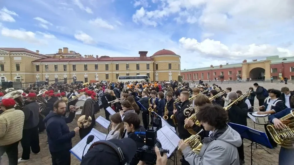 🎵27 мая на Соборной площади Петропавловской крепости состоялся III Парад духовых детско-юношеских о
