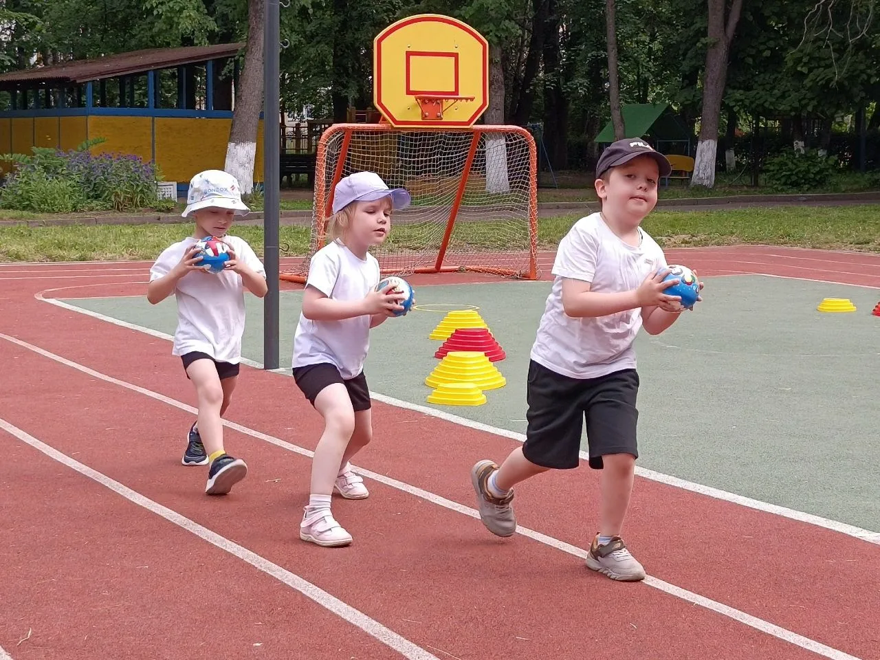 🤾‍♂️🏀Сегодня наша спортивная площадка превратился в настоящую арену достижений! А всё потому, что 