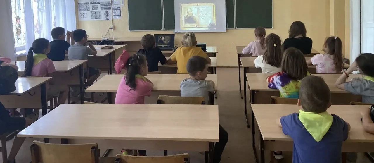 🕰 Страницы истории: как отряды встретились с прошлым Отечества
В нашей школе история оживает прямо 