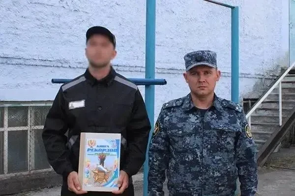 💪Подтянулся 1000 раз: новосибирец установил рекорд в колонии — как он это сделал

Заключённый испра