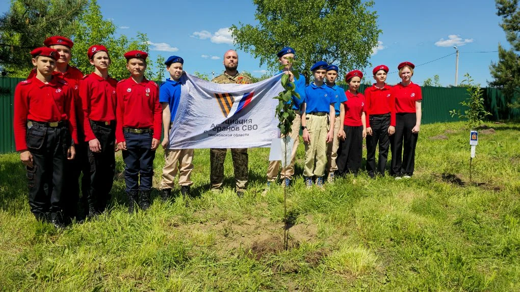 🌳✨ Сегодня юнармейцы нашей школы с гордостью приняли участие в акции «САД – СВЯЗЬ ПОКОЛЕНИЙ», орган