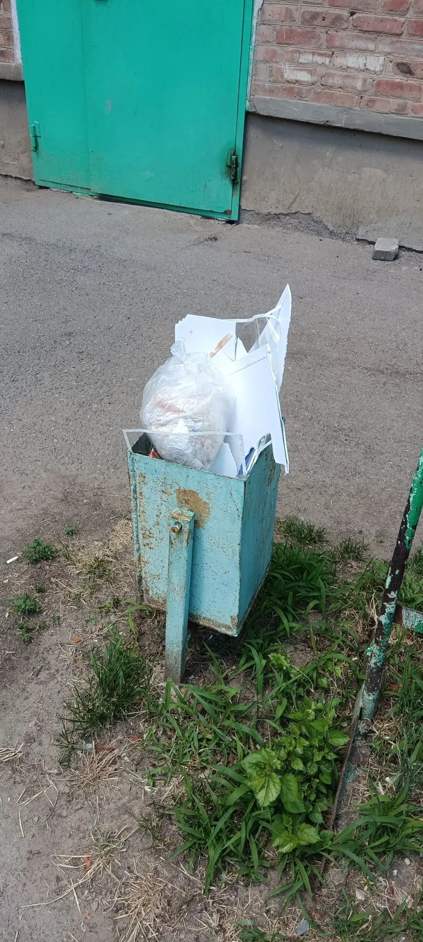 Добрый день,но у меня вопрос, кто у нас такой деятельный, что решил, что может портить общее? 1 и 2 