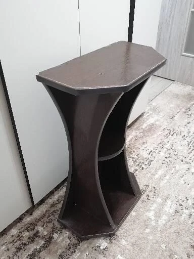 Продаю подставку для цветов, аквариума. Цена 500 рублей. Тел: 8(903)459-72-29.
