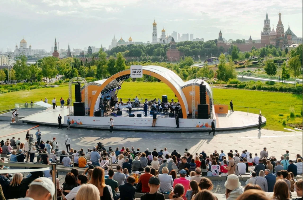 🎷 Московский джазовый фестиваль 10 июня — программа бесплатных концертов

Парк «Зарядье» (большой а