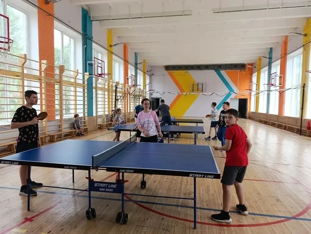 💪 Спорт — наше всё! 🏃‍♂️🏃‍♀️
В лагере «Дружба» каждый день начинается с зарядки, а затем ребята у